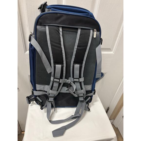 Amazon Basics Convertible Travel Backpack Carry-On Approx. 22x14x9 inches blue - Picture 12 of 14